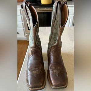 Beautiful boots worn twice